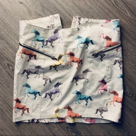 Divided mini horses skirt. - Picture 1 of 7
